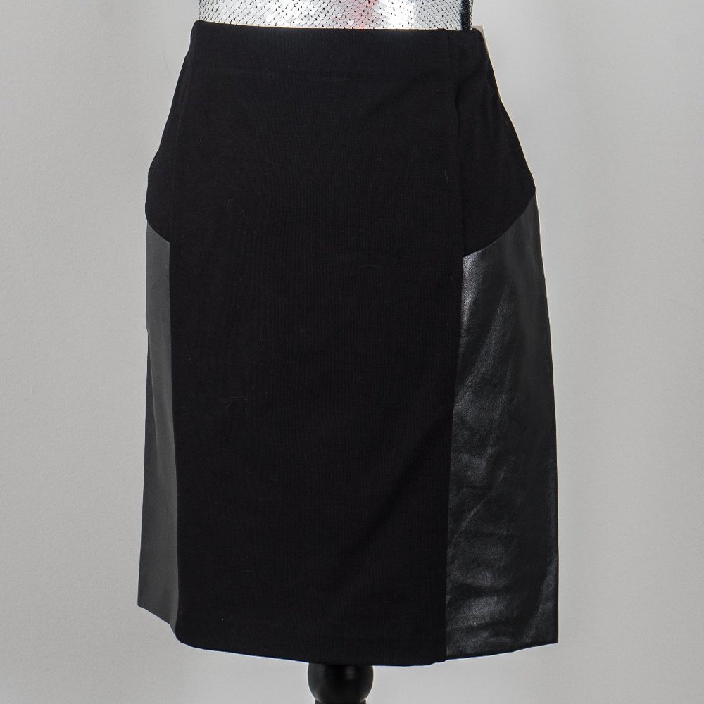 NWT DKNYC pull on faux leather/stretch skirt - M